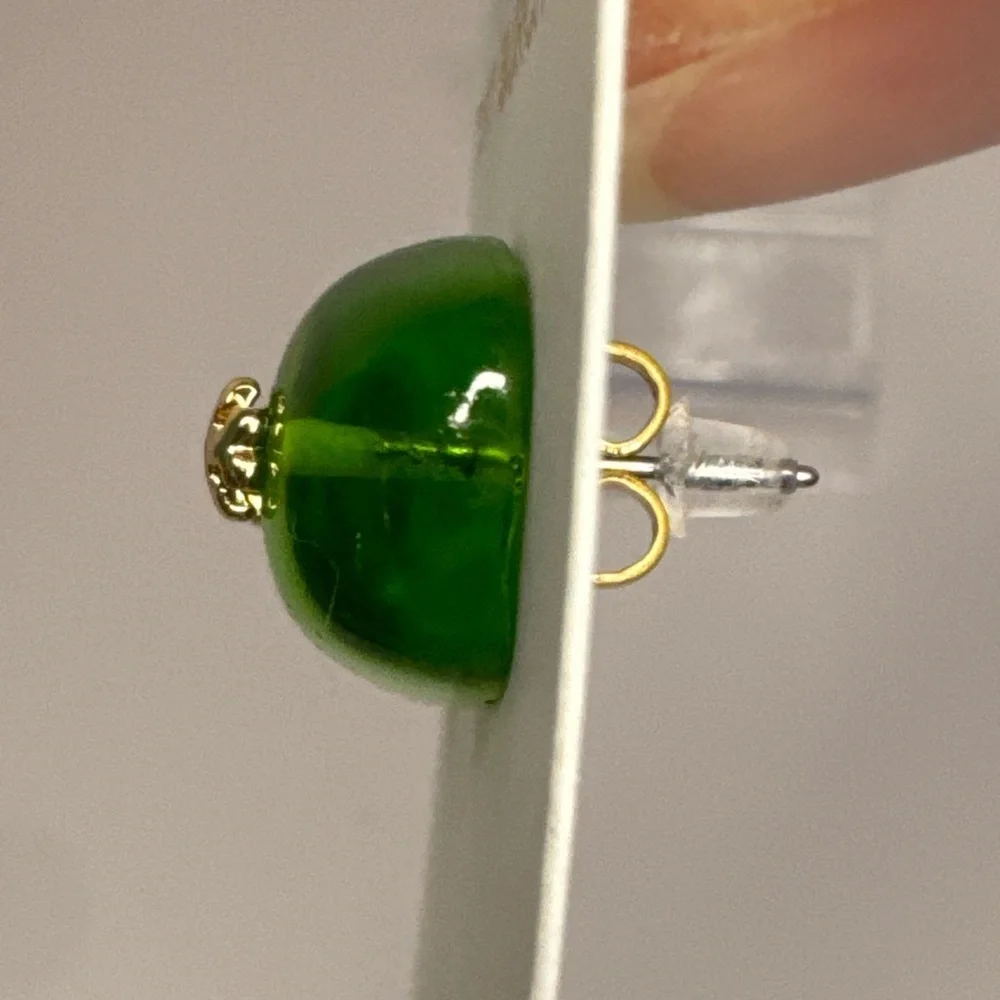 💖 Tory Burch New Green Resin Logo Stud Earrings Gold Toned - Picture 6 of 8